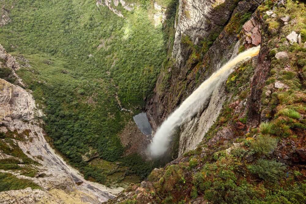 Fumaça Waterfall among the highest waterfalls in Brazil, the first accessible in a single day hike